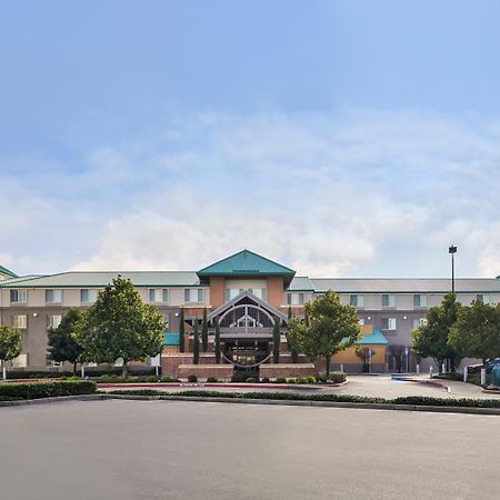 Holiday Inn Express & Suites Elk Grove Central - Hwy 99 By Ihg Экстерьер фото