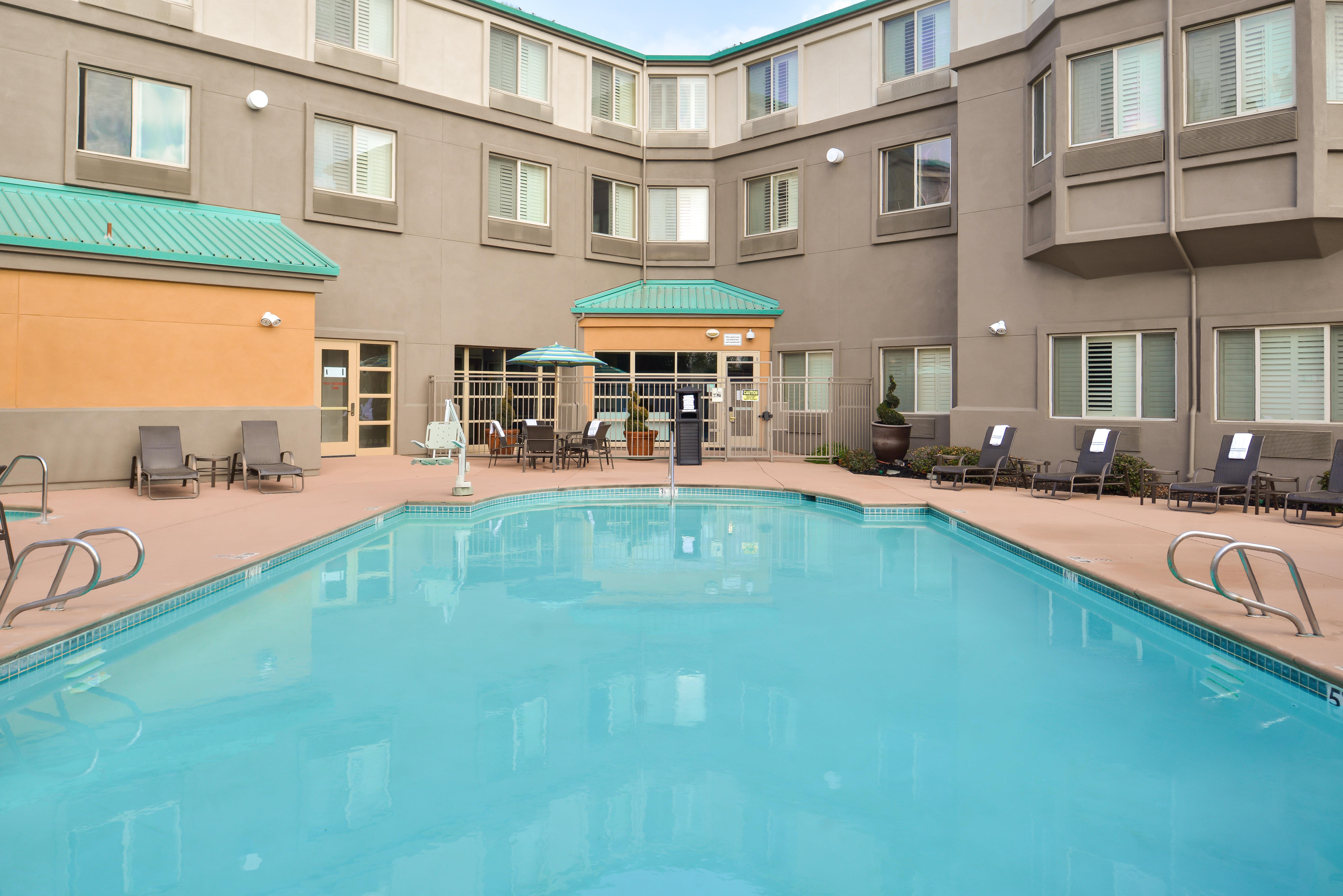 Holiday Inn Express & Suites Elk Grove Central - Hwy 99 By Ihg Экстерьер фото