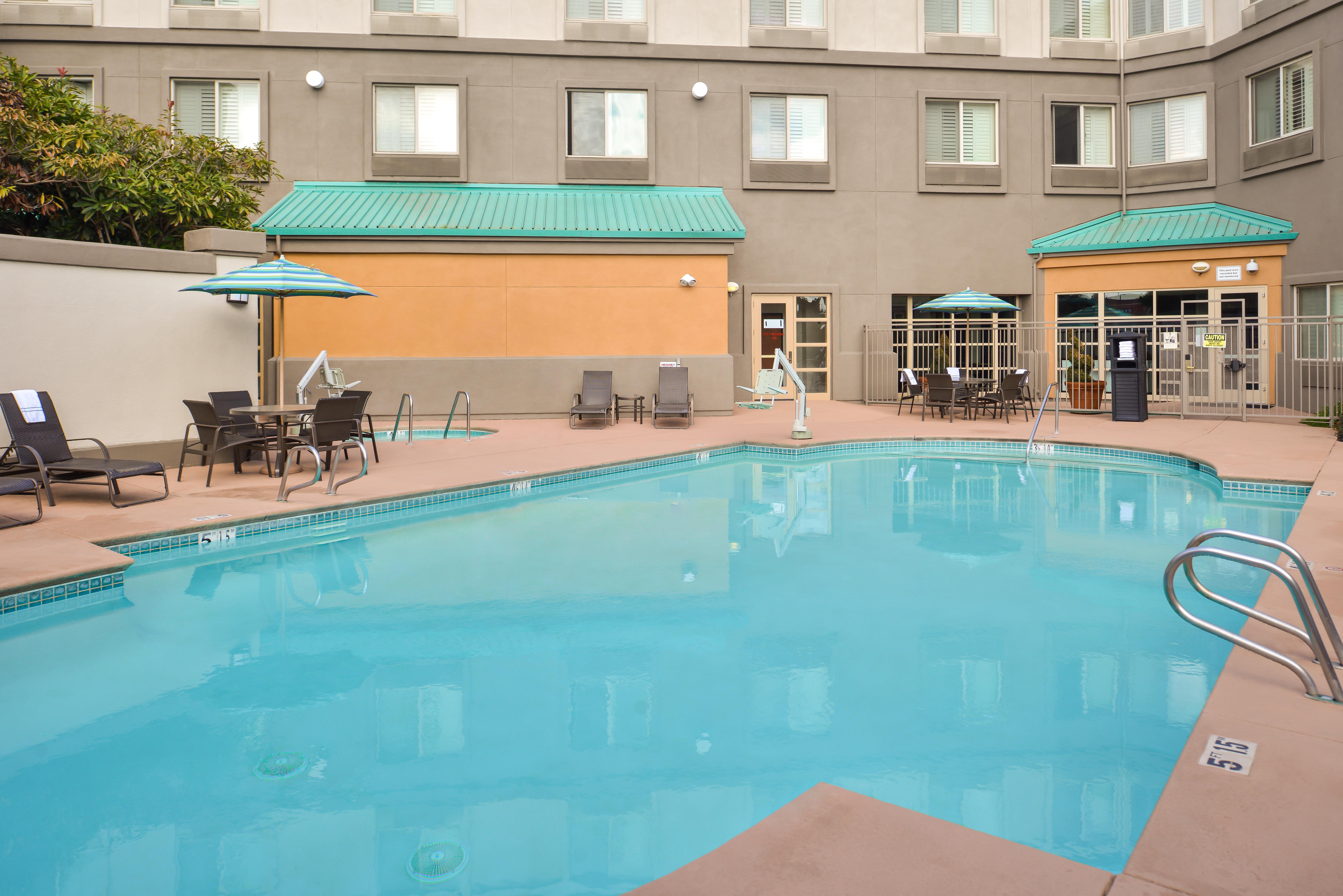 Holiday Inn Express & Suites Elk Grove Central - Hwy 99 By Ihg Экстерьер фото