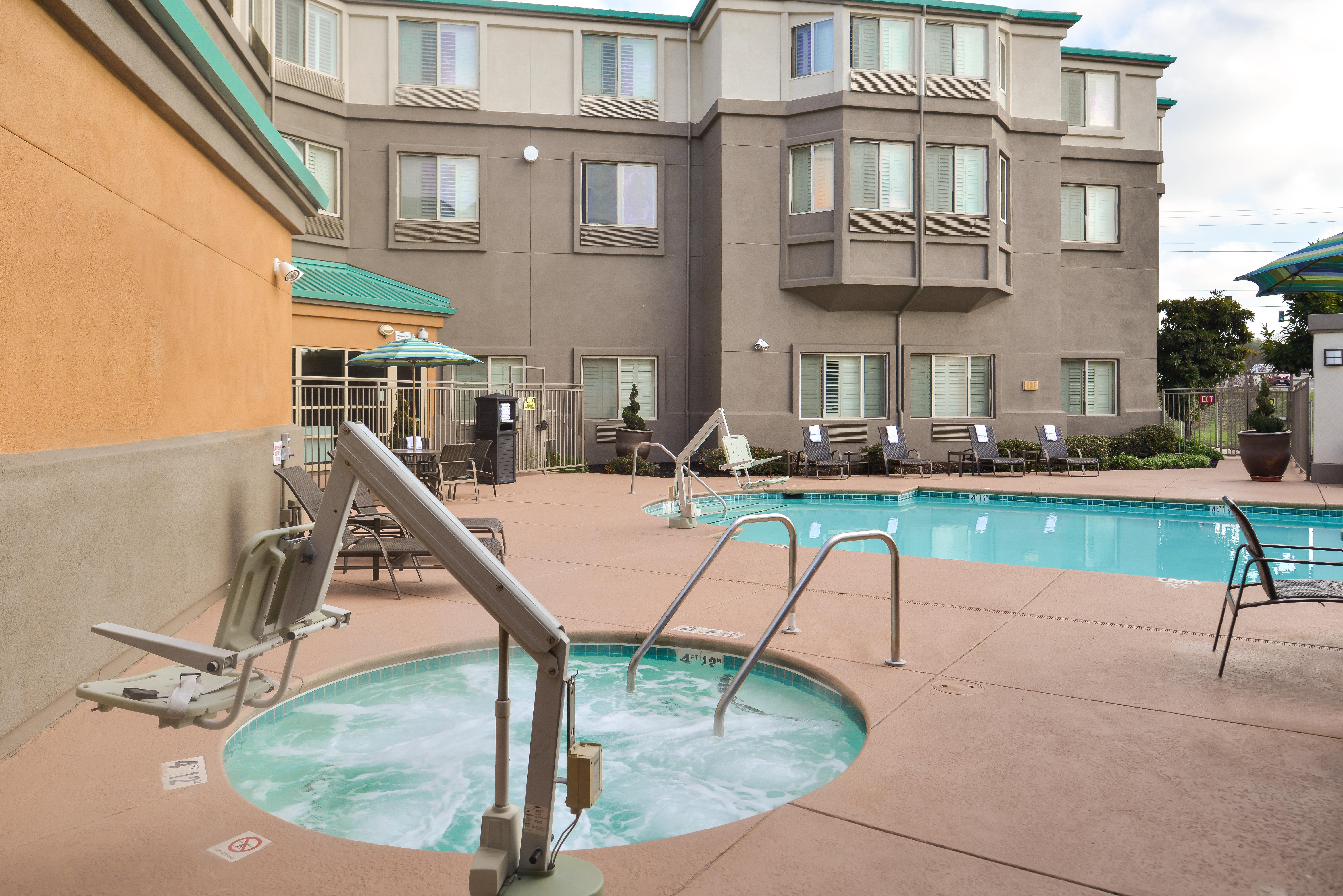 Holiday Inn Express & Suites Elk Grove Central - Hwy 99 By Ihg Экстерьер фото