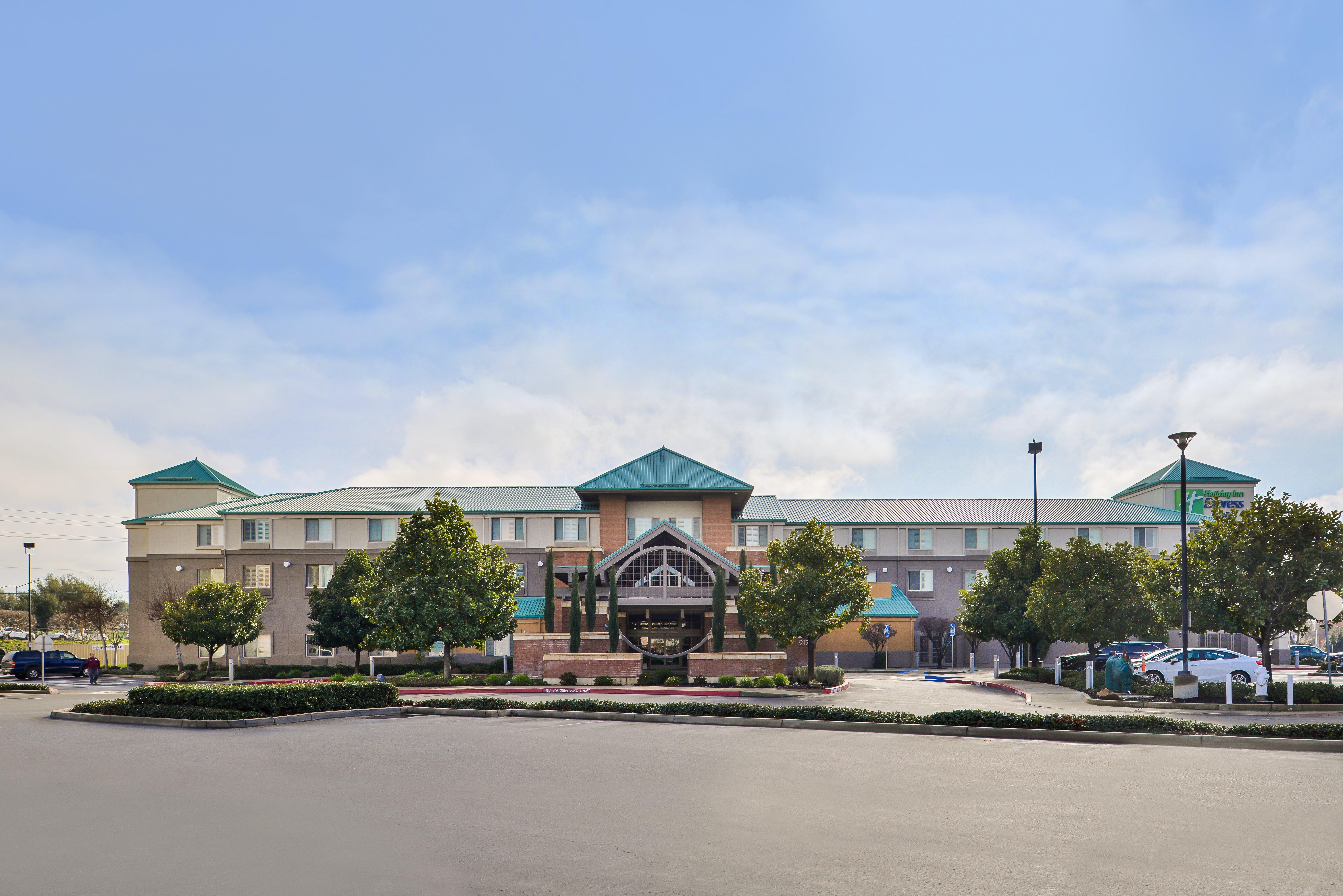 Holiday Inn Express & Suites Elk Grove Central - Hwy 99 By Ihg Экстерьер фото